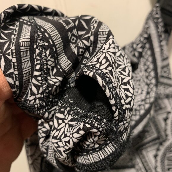 Lululemon~ NWOT!!~ Yoga Pants - Picture 15 of 16